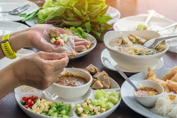 Enjoy Eat Vietnamese Meatball Wraps Nam Neung Pork Sausage Wraps — 스톡 사진