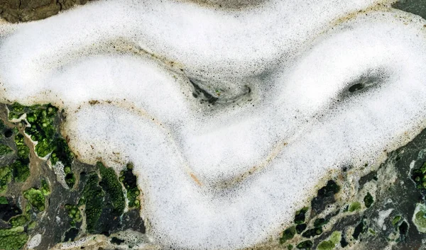 Top View Wastewater Air Bubbles Moss Flowing Cracked Ditch Oxygen — ストック写真