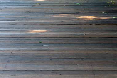 Dış dekorasyon için güzel ahşap zemin ya da duvar ve web arka planı. Doğal desenli eski ahşap döşeme. Ahşap arka plan afişi. Arkaplan için boş kahverengi ahşap doku