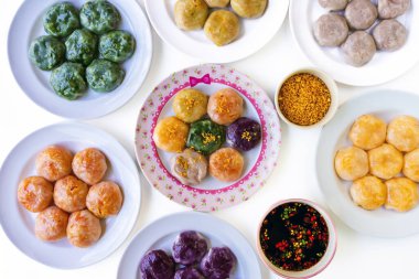 Kuicheai buğulanmış ekmek. Sarımsaklı soğan, taro, yer elması ve bambu filiziyle doldurulmuş buğulanmış hamur tatlısı. Allium Tuberosum hamur işi, Çin usulü sarımsaklı börek, sarımsaklı soğan. Tayland yemeği..