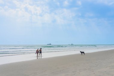 HUA HIN, THAILAND-MARCH 10.2024: Tanımlanamayan bir olayın arka görüntüsü