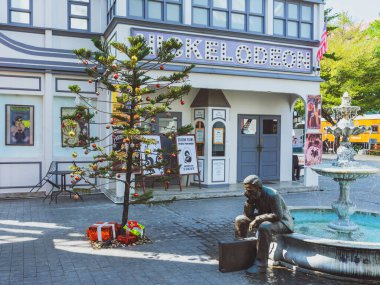 NAKHON PATHOM, THAILAND-JANUARY 9, 2025: Tayland Film Müzesi 'nin güzelliği geçmişten günümüze film endüstrisinin bilgi enstrümanlarını toplamak ve Tayland Film Müzesi' nde ziyaretçi tarihi eğitimi için sunumlar yapmak.