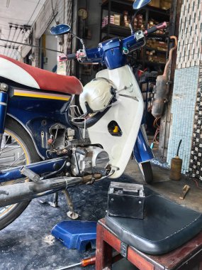 Kapakçık kontrollü kurşun asit şarjlı batarya ve değişiklik için elektrolit pil motorsikletli yeni bataryaya doğru azalıyor. Pil motorsiklet konseptlerini onar ve kontrol et.