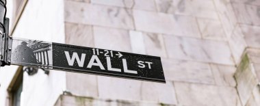 New York 'ta Wall Street' i gösteren tabela. Binanın arka planı. Ekonomi kavramı finans faiz oranı para iş kur dolar finansal kredi. Metin için alanı kopyala.