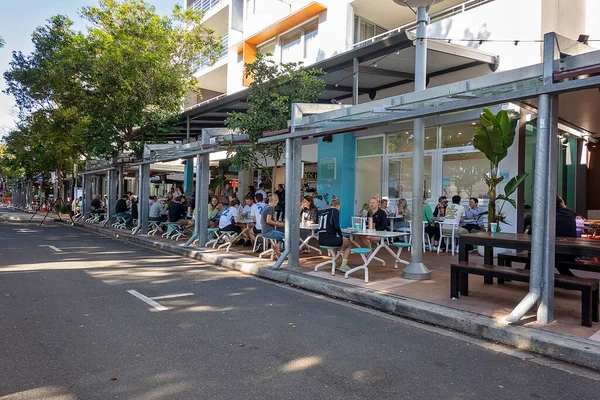 Brisbane Queensland Australia August 2022 People Dining Trowalk Outdoor Cafe — стоковое фото