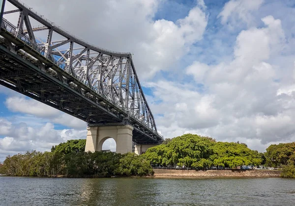 Stock image Brisbane, Queensland, Australia - August 2022: A steel bridge over the Brisbane River.