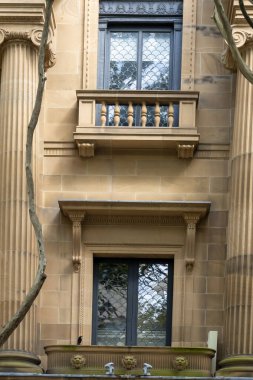 Brisbane, Queensland, Avustralya - Kasım 2022: Kentteki tarihi bir binanın dış cephesi.