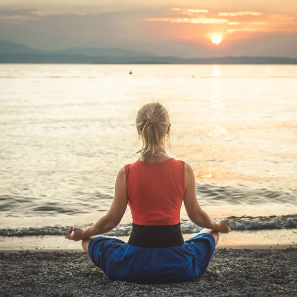 Woman Meditating Garda Lake Yoga Practice Sunset Italy — Stockfoto