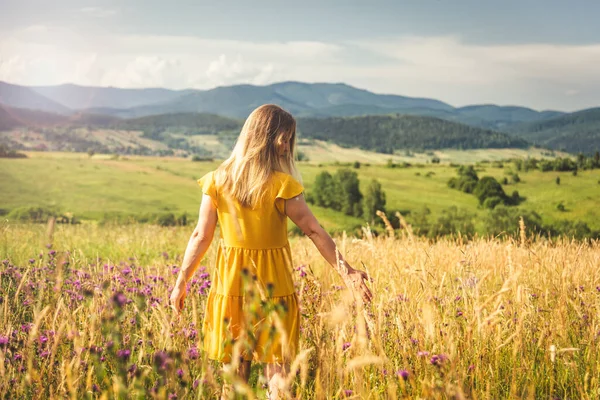 Woman Yellow Dress Staying Green Meadow Mountain Carpathians — Stock Photo, Image
