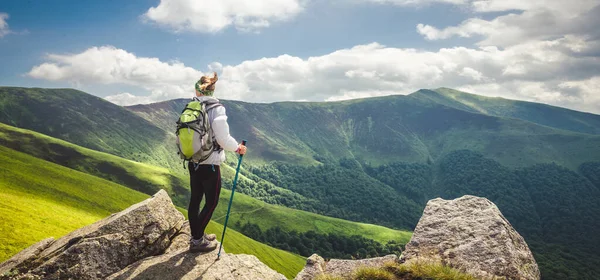 Young Woman Backpack Hiking Mountains — Stock Photo, Image