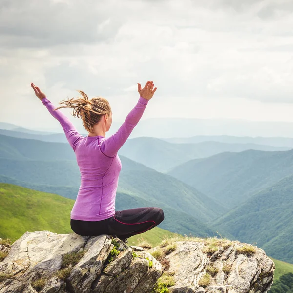 Young Woman Meditate Top Mountain — Stock Photo, Image