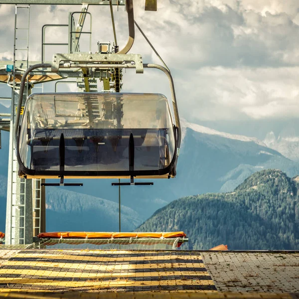 Gondola Ski Lift Mountain Ski Resort Green Forest Alps Italy — Foto Stock