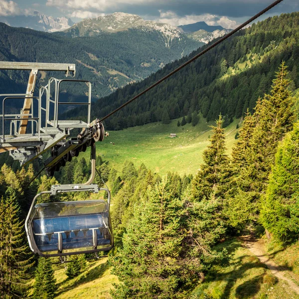 Gondola Ski Lift Mountain Ski Resort Green Forest Alps Italy — Fotografia de Stock