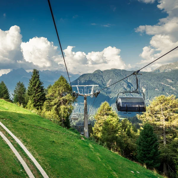 Gondola Ski Lift Mountain Ski Resort Green Forest Alps Italy — Fotografia de Stock
