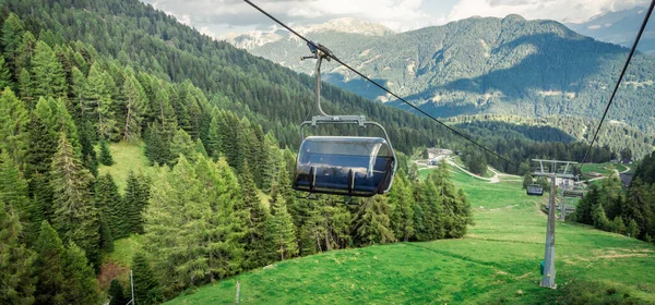 Gondola Ski Lift Mountain Ski Resort Green Forest Alps Italy — стокове фото