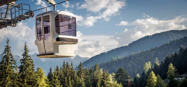 Gondola Ski Lift Mountain Ski Resort Green Forest Alps Italy — Zdjęcie stockowe