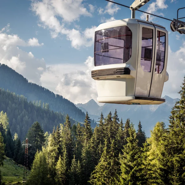 Gondola Ski Lift Mountain Ski Resort Green Forest Alps Italy — Φωτογραφία Αρχείου