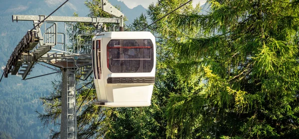 Gondola Ski Lift Mountain Ski Resort Green Forest Alps Italy — Zdjęcie stockowe