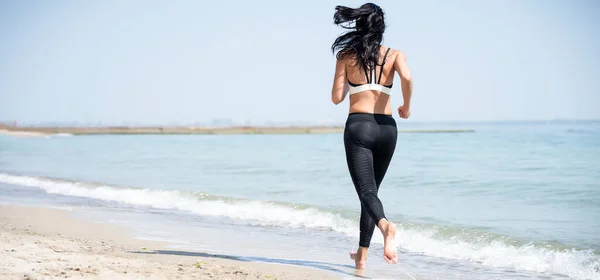 Fitness Meisje Uit Werken Het Strand Maken Oefening — Stockfoto