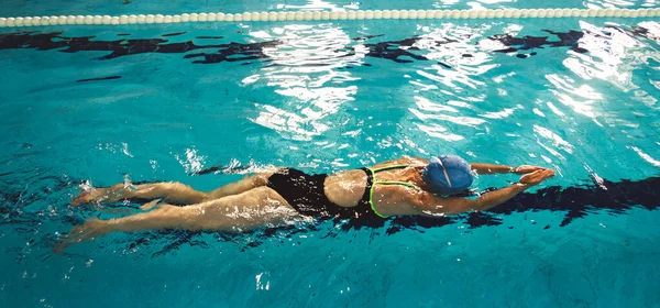 Woman Swimming Swimming Hat Swimsuit Swimming Pool — Stockfoto