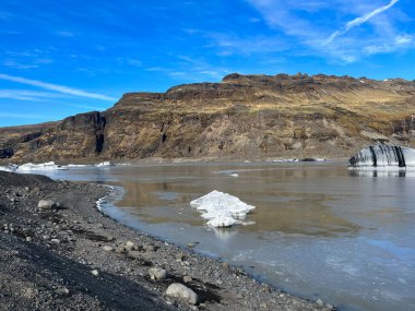 İzlanda 'daki buzullar dünyanın en iyi doğal harikaları arasındadır.. 