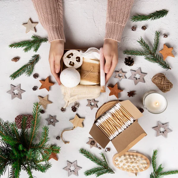 Feestelijke Kerst Zelfverzorging Pakket Cadeaudoosje Met Plastic Vrije Cosmetica Producten — Stockfoto