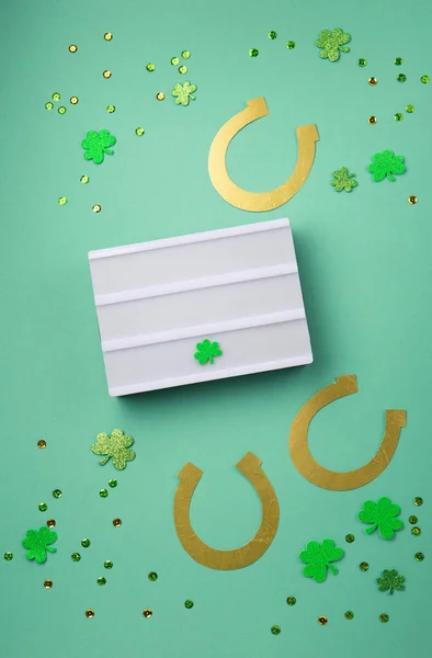Patrick Day Celebration Concept Greeting Card Traditional Symbols Golden Horseshoes —  Fotos de Stock