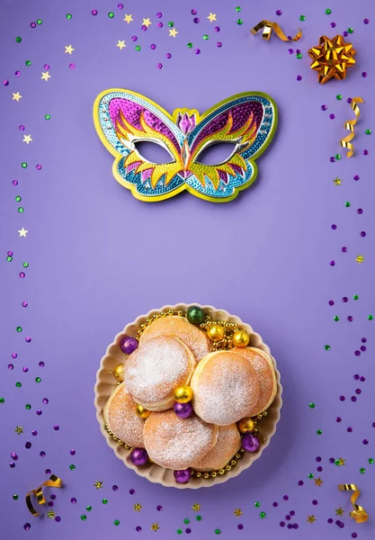 Mardi Gras King Cake Doughnuts Donuts Masquerade Festival Carnival Mask — Stock Photo, Image