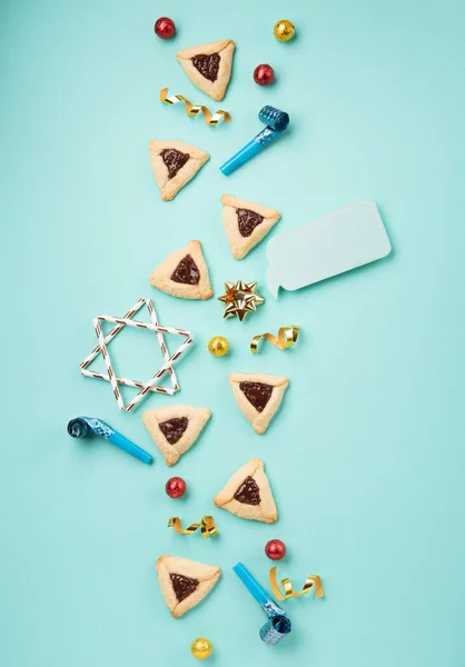 Homemade Purim Hamantaschen Cookies Triangular Pastry Carnival Mask Noisemaker Sweet — Foto de Stock