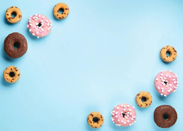 Donuts Doughnuts Chocolate Marshmallow Sugar Sprinkles Blue Background Copy Space — Fotografia de Stock
