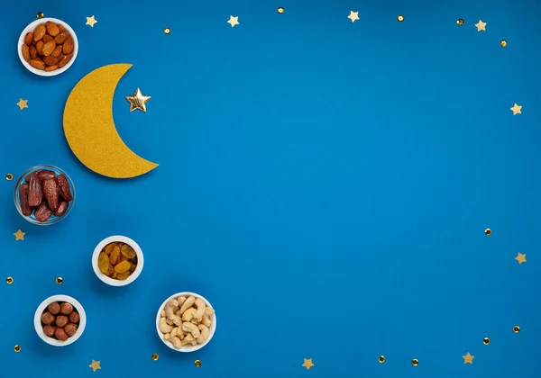 Ramadan Kareem Concept Date Fruits Cashew Nuts Almonds Crescent Moon — Stockfoto