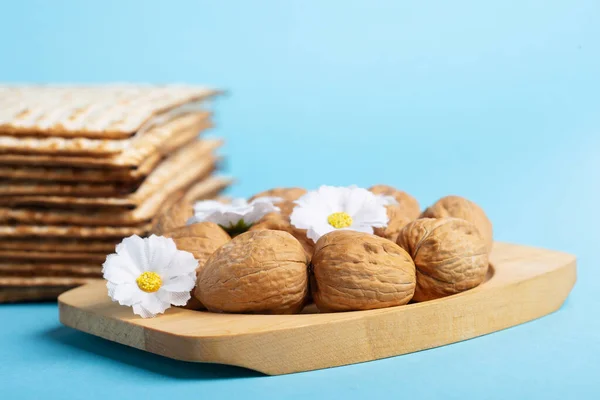 Jewish Holiday Passover Greeting Card Concept Matzah Nuts Spring Daisy — Stock Photo, Image