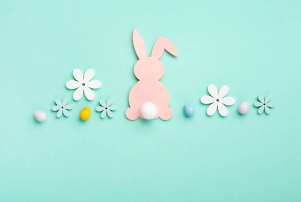 Pink Easter Bunny Sweet Colorful Easter Eggs Daisy Flowers Pastel — Fotografia de Stock