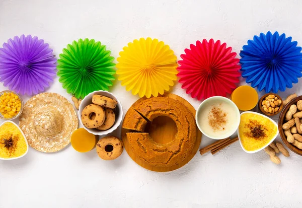 Festa Junina Sommerfest Karnevalskonzept Brasilianischer Strohhut Maiskuchen Erdnüsse Und Bunte — Stockfoto