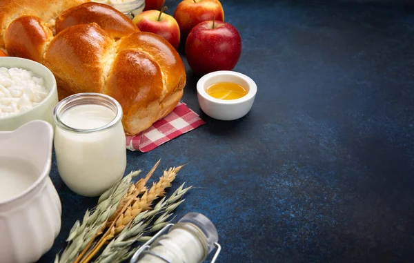 Happy Shavuot Festkarte Jüdischer Religiöser Feiertag Milchprodukte Frische Äpfel Käse — Stockfoto