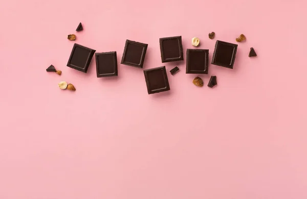 Dia Mundial Chocolate Julho Pedaços Chocolate Escuro Com Nozes Fundo — Fotografia de Stock