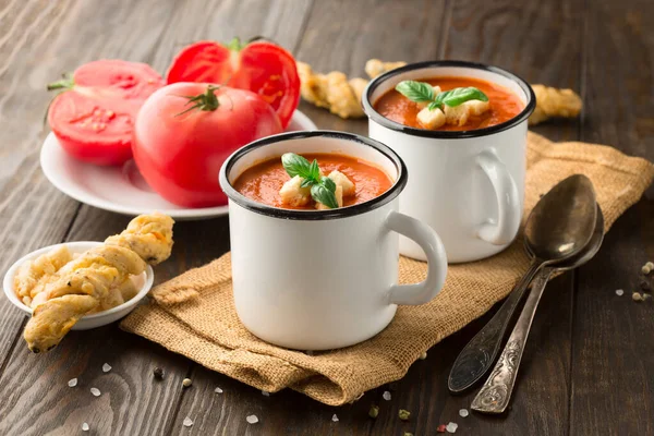 Domowej Roboty Zupa Pomidorowa Pomidorami Czerwoną Papryką Ziołami Przyprawami Ciemnym — Zdjęcie stockowe