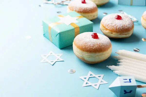 Hanukkah Doce Donuts Sufganiyot Donuts Tradicionais Com Geléia Frutas Caixas — Fotografia de Stock