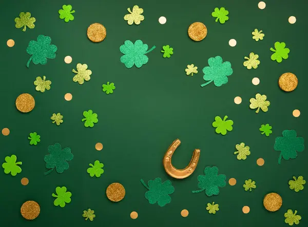 Карточка Дня Святого Патрика Традиционными Символами Ирландской Вечеринки Золотая Подкова — стоковое фото