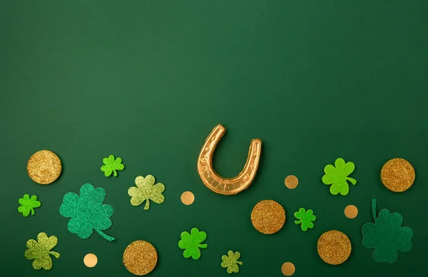 Карточка Дня Святого Патрика Традиционными Символами Ирландской Вечеринки Золотая Подкова — стоковое фото