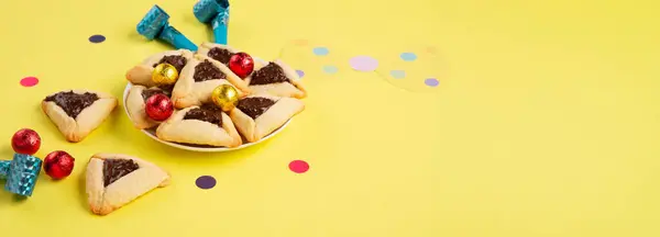 Chocolate Mergulhado Biscoitos Hamantaschen Máscara Carnaval Barulhento Doces Doces Decoração Imagem De Stock