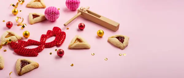 Traditie Zelfgemaakte Hamantaschen Koekjes Carnaval Masker Lawaaierige Zoete Snoepjes Feestelijke Rechtenvrije Stockfoto's