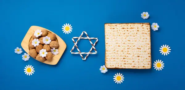 Férias Judaicas Conceito Cartão Saudação Páscoa Matzah Nozes Flores Primavera — Fotografia de Stock