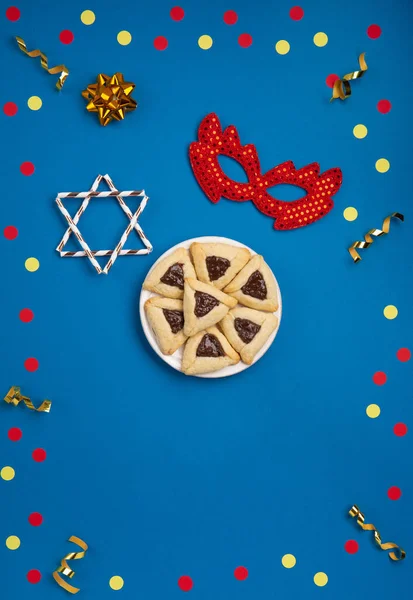 อคโกแลตโฮมเมดค Purim Hamantaschen ขนมสามเหล ยมและการตกแต งปาร เทศกาลคาร ลบนพ นหล าเข — ภาพถ่ายสต็อก