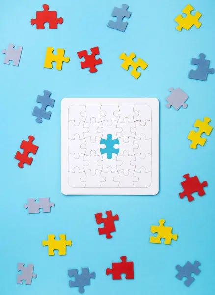 Autistic Pride Day Welttag Des Autismus Bewusstseins Weiße Puzzles Symbol Stockfoto
