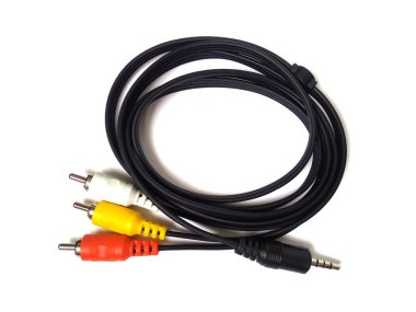 Ses ve video kablo bağlantısı beyaz arkaplanda izole edildi. AV stereo valfini kapat.