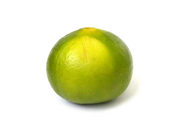 Nahaufnahme Von Grünem Frischem Schälkalk Isoliert Auf Weißem Hintergrund — Stockfoto