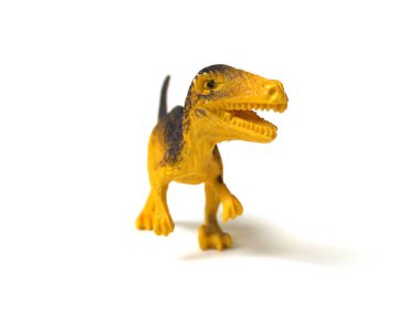 Yapay Velociraptor dinozoru. Beyaz arka planda izole edilmiş çocuklar..