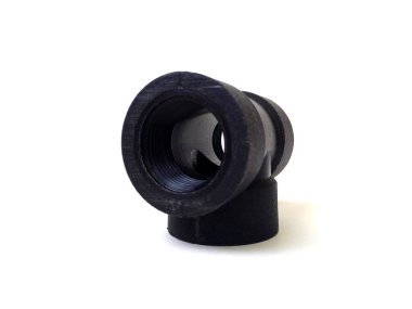 Siyah plastik boru beyaz arka planda izole edilmiş. Tesisat borusunu kapatın..