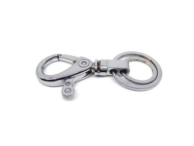 Anahtar zinciri beyaz arka planda izole edilmiş. Alaşımlı anahtarlığı kapat.